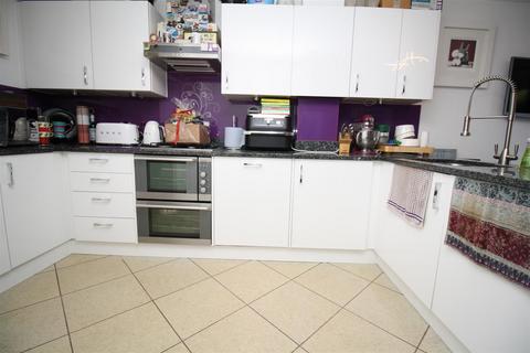 4 bedroom townhouse for sale, St. Helena Avenue, Newton Leys, Milton Keynes