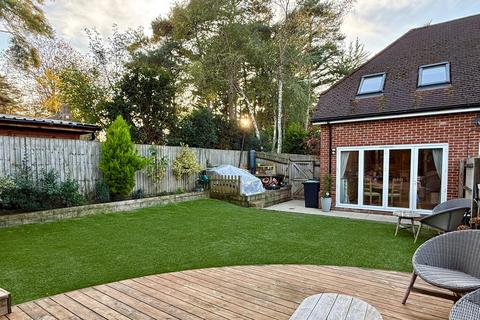 Woolsbridge Road, Ashley Heath, BH24 2LZ