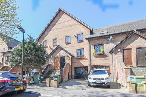 4 bedroom house to rent, Routh Street, Beckton, London, E6
