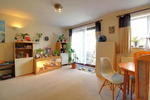1a Lysons Avenue, Gloucester, GL1 5QE