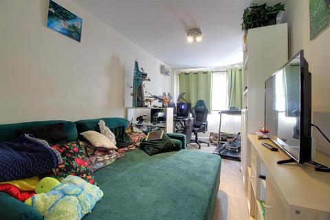 1a Lysons Avenue, Gloucester, GL1 5QE