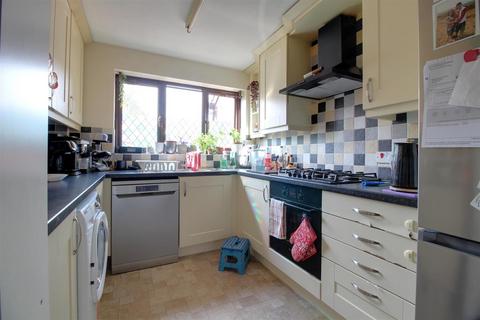 1a Lysons Avenue, Gloucester, GL1 5QE