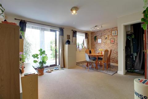 1a Lysons Avenue, Gloucester, GL1 5QE