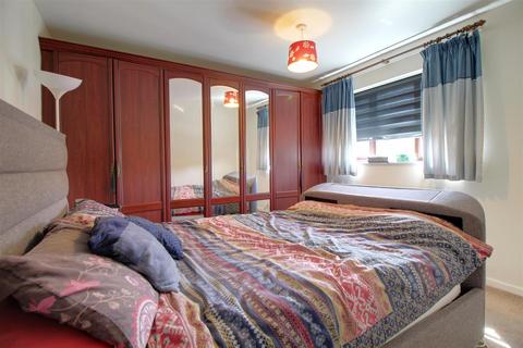 1a Lysons Avenue, Gloucester, GL1 5QE
