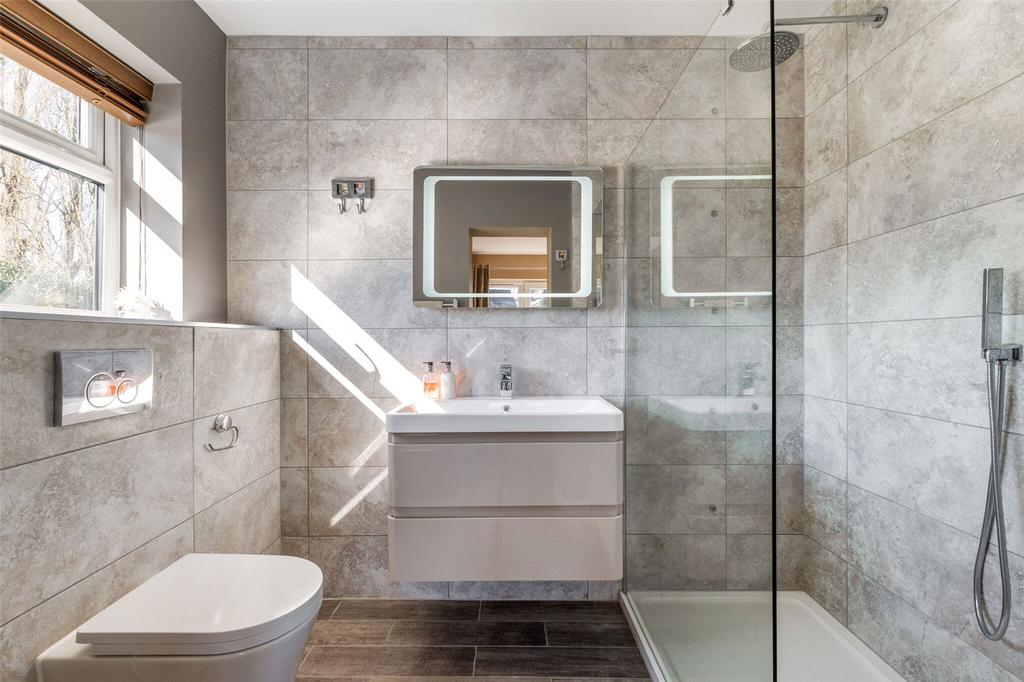 En Suite Bedroom 2