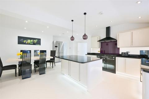 2 Well Way, Epsom, KT18 7LW
