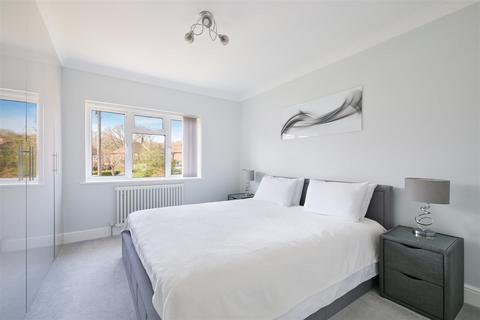2 Well Way, Epsom, KT18 7LW