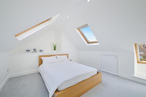 2 Well Way, Epsom, KT18 7LW
