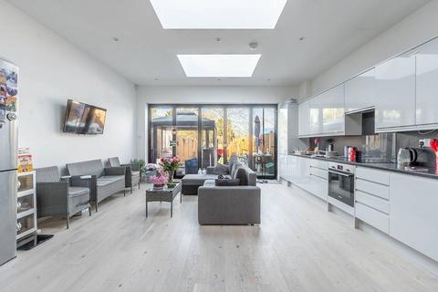 1 Hillside, London, NW9 0NE