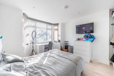 1 Hillside, London, NW9 0NE