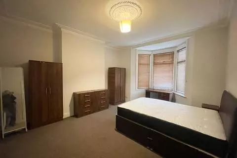 2 bedroom flat to rent - View 2