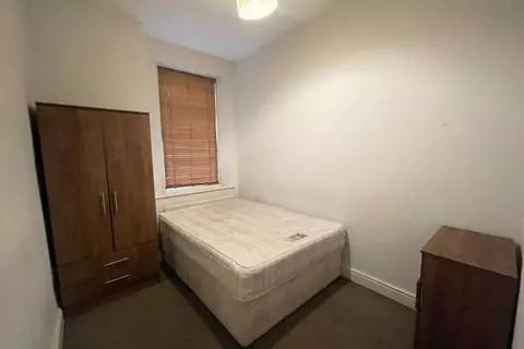 2 bedroom flat to rent - View 3