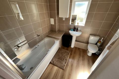 Flat 3, Gatsby Court Bongrace Walk, Luton, LU4 8FX