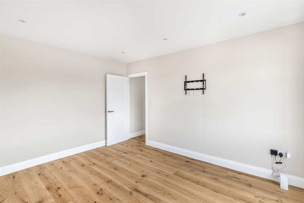 8 Deanhill Court-6.jpg