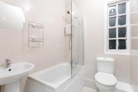 4 bedroom apartment to rent, Clifton House , Club Row, London E2