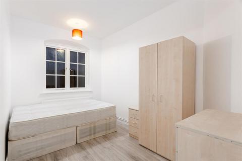 4 bedroom apartment to rent, Clifton House , Club Row, London E2