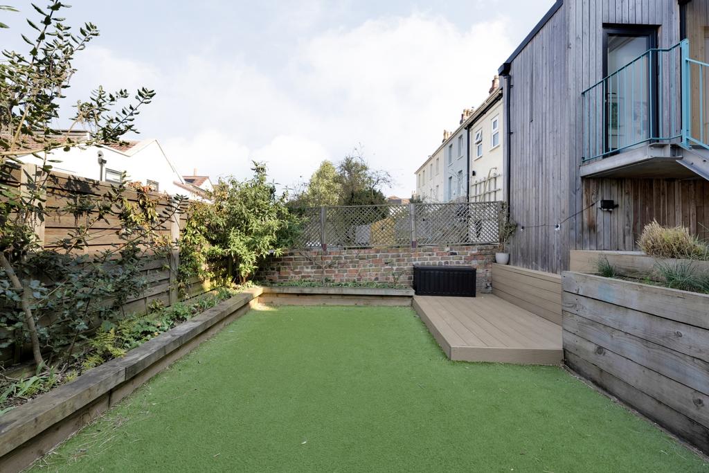 13 All-weather Lawn