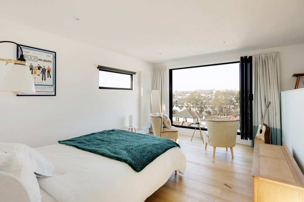 10 Bedroom One