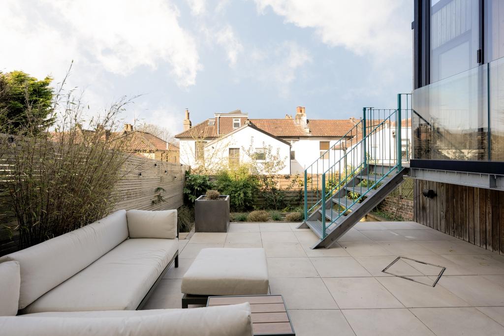 12 Outdoor Dining