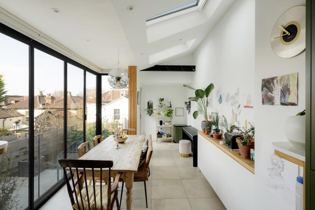 6 Dining Area