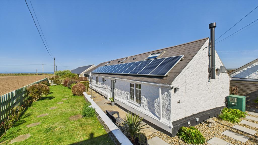 2 Bedroom Single Storey Granite Cottage for Sale