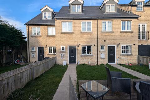 4 bedroom townhouse to rent, Far Highfield Close, Idle