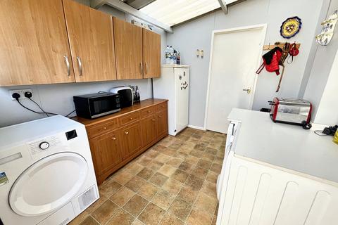 10 Alexander Drive, Bury, BL9 8PF