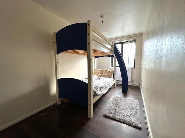 Single bedroom with bunk beds.jpg