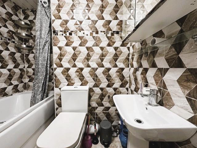 Family bathroom.jpg