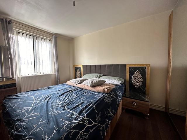 Double bedroom rear 3.jpg