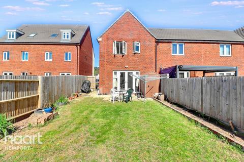2 bedroom end of terrace house for sale, Walker Point Way, Newport