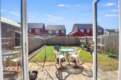 2 bedroom end of terrace house for sale, Walker Point Way, Newport