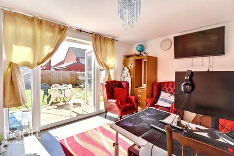 2 bedroom end of terrace house for sale, Walker Point Way, Newport
