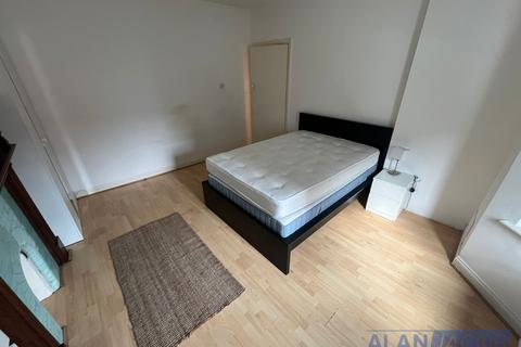 1 bedroom flat to rent, Burlington Road, London KT3