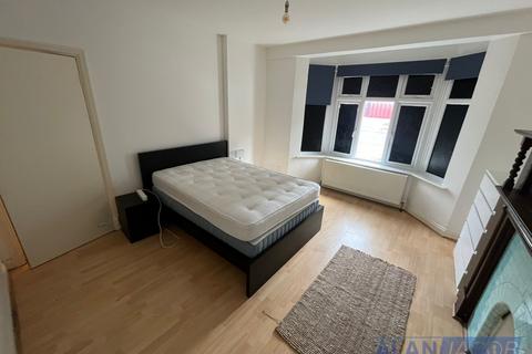 1 bedroom flat to rent, Burlington Road, London KT3
