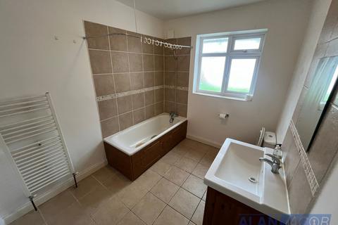 1 bedroom flat to rent, Burlington Road, London KT3