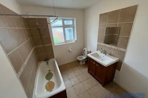 1 bedroom flat to rent, Burlington Road, London KT3