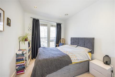 2 bedroom flat to rent, 43 Deptford Bridge, London SE8
