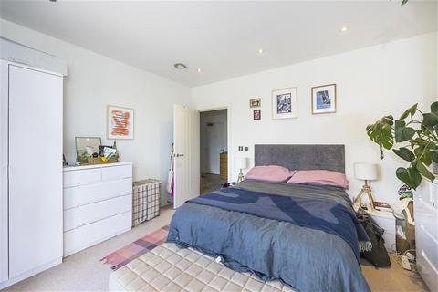 2 bedroom flat to rent, 43 Deptford Bridge, London SE8