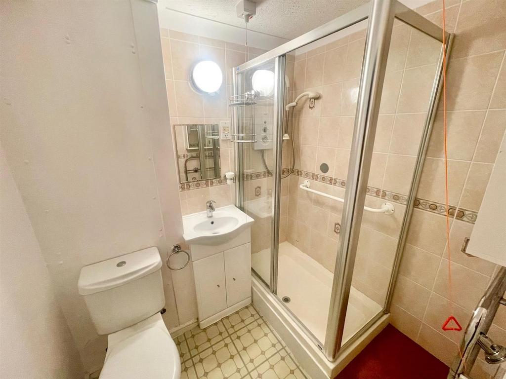 Shower Room.jpg