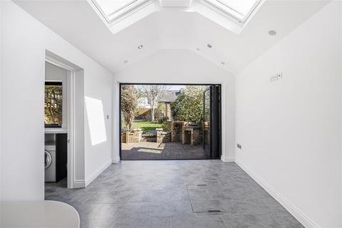 2 bedroom house for sale, Lypiatt Street, Tivoli