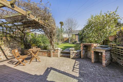 2 bedroom house for sale, Lypiatt Street, Tivoli