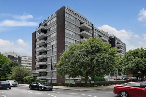 4 bedroom apartment to rent, Avenue Road, St John's Wood, London, NW8