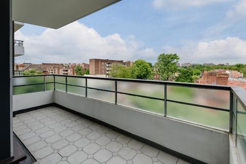 4 bedroom apartment to rent, Avenue Road, St John's Wood, London, NW8