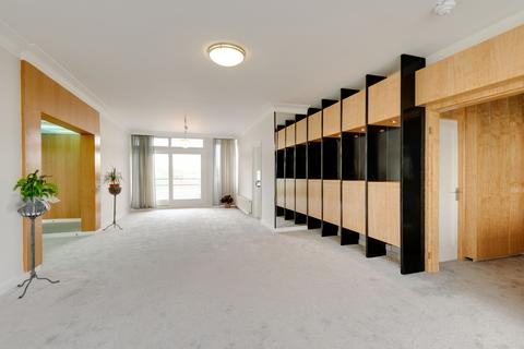 4 bedroom apartment to rent, Avenue Road, St John's Wood, London, NW8