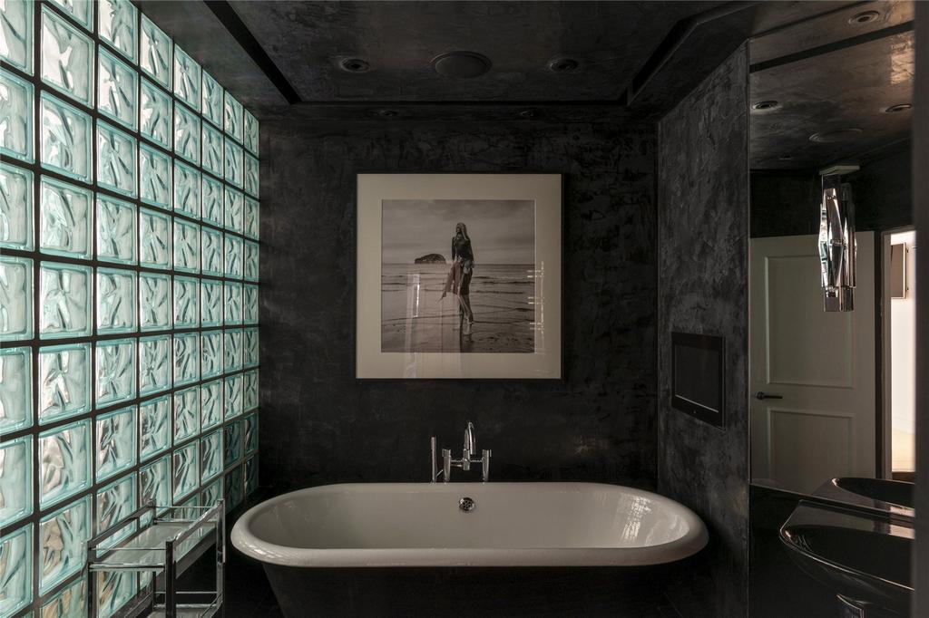 Principal Bathroom