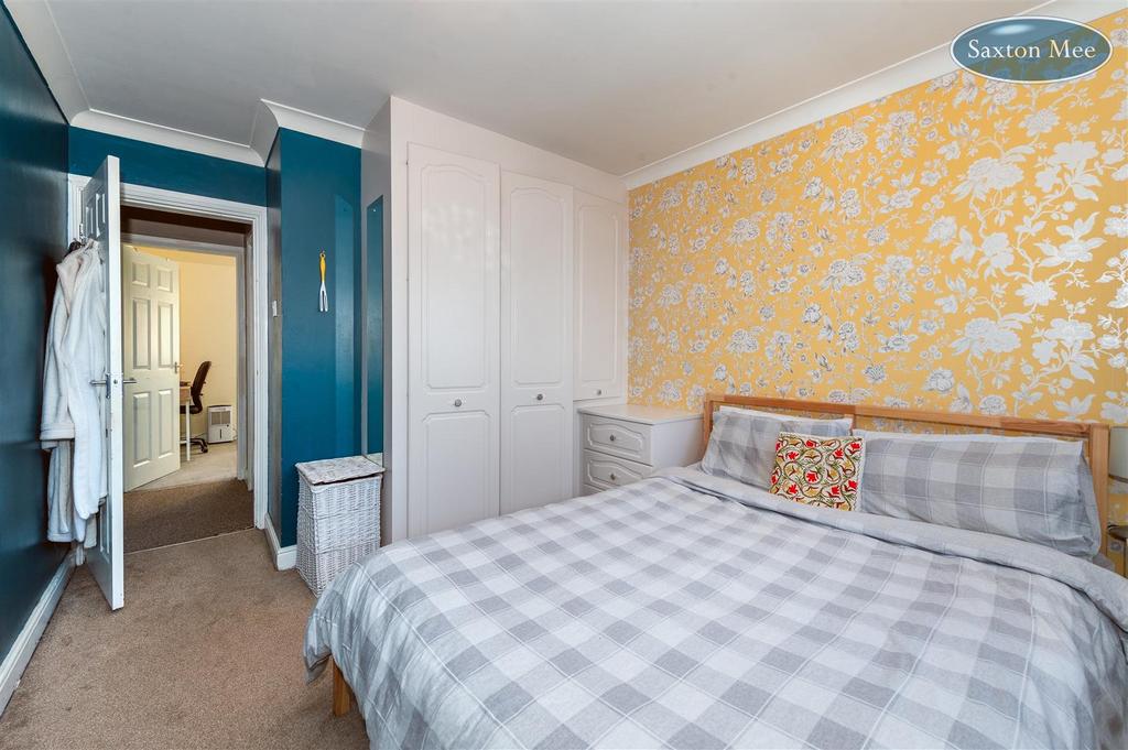 Bedroom 5902.jpg