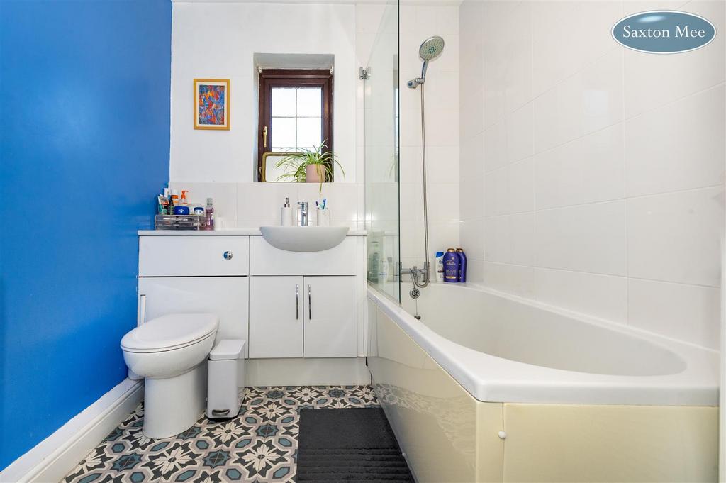 Bathroom 5913.jpg