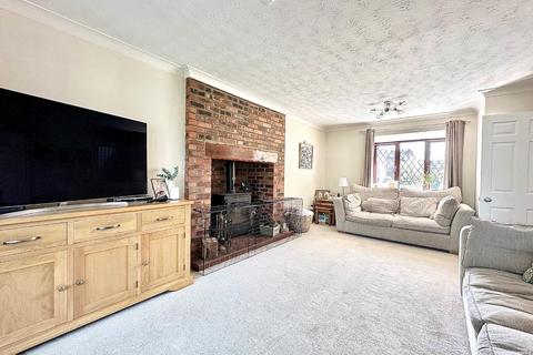 4 bedroom detached house for sale, Olympia Close, East Hunsbury, Northampton NN4