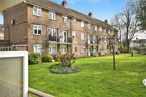 27 Deans Close, London, W4 3LX